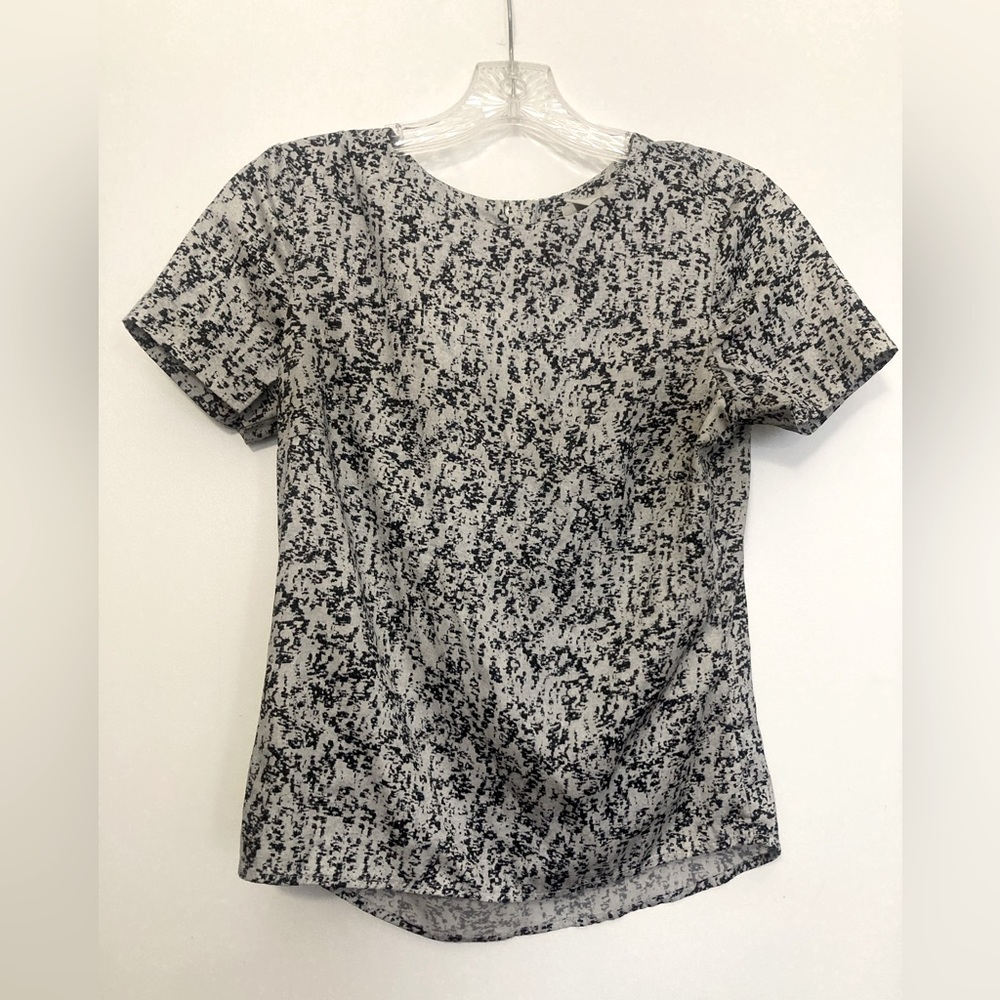 H&M T-shirt with zippered back